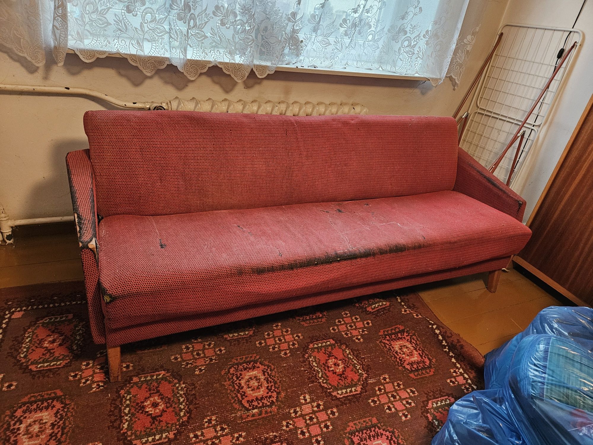 Sofa kanapa mała wersalka prl drewniane profilowane boczki