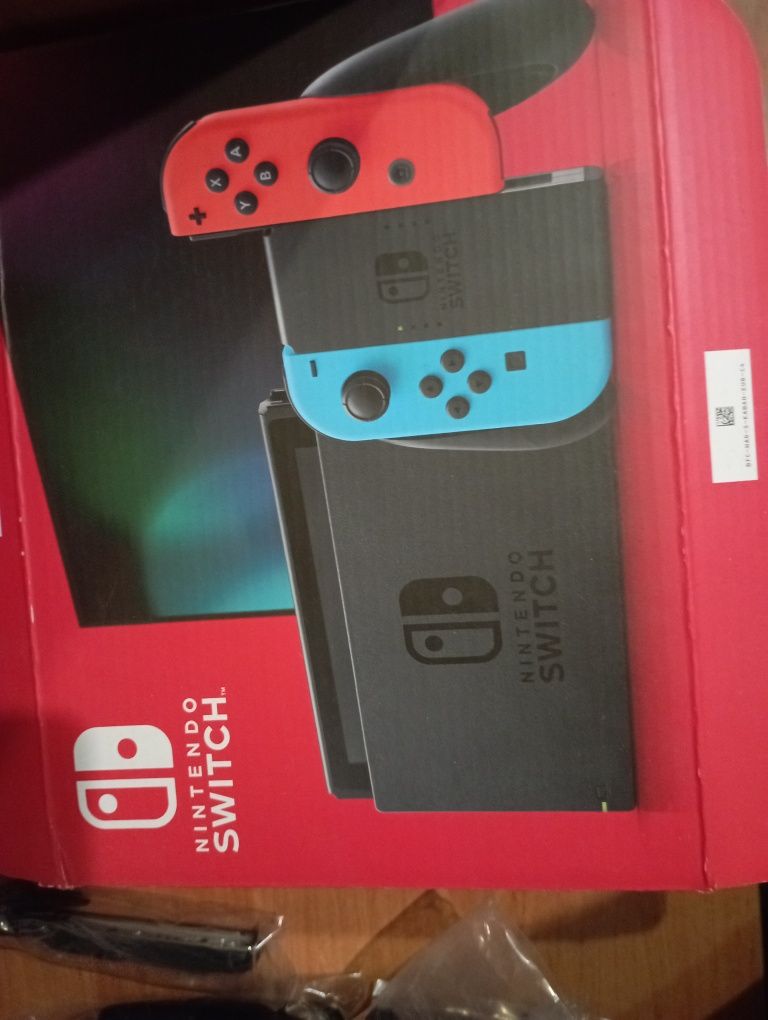 продам игровую консоль Nintendo Switch 15.8 cm (6.2") 32 GB Touchscree