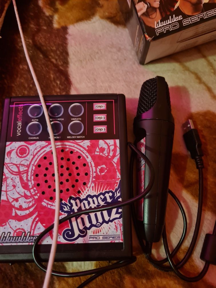 Mikrofon z podkładem muzycznym  Paper Jamz