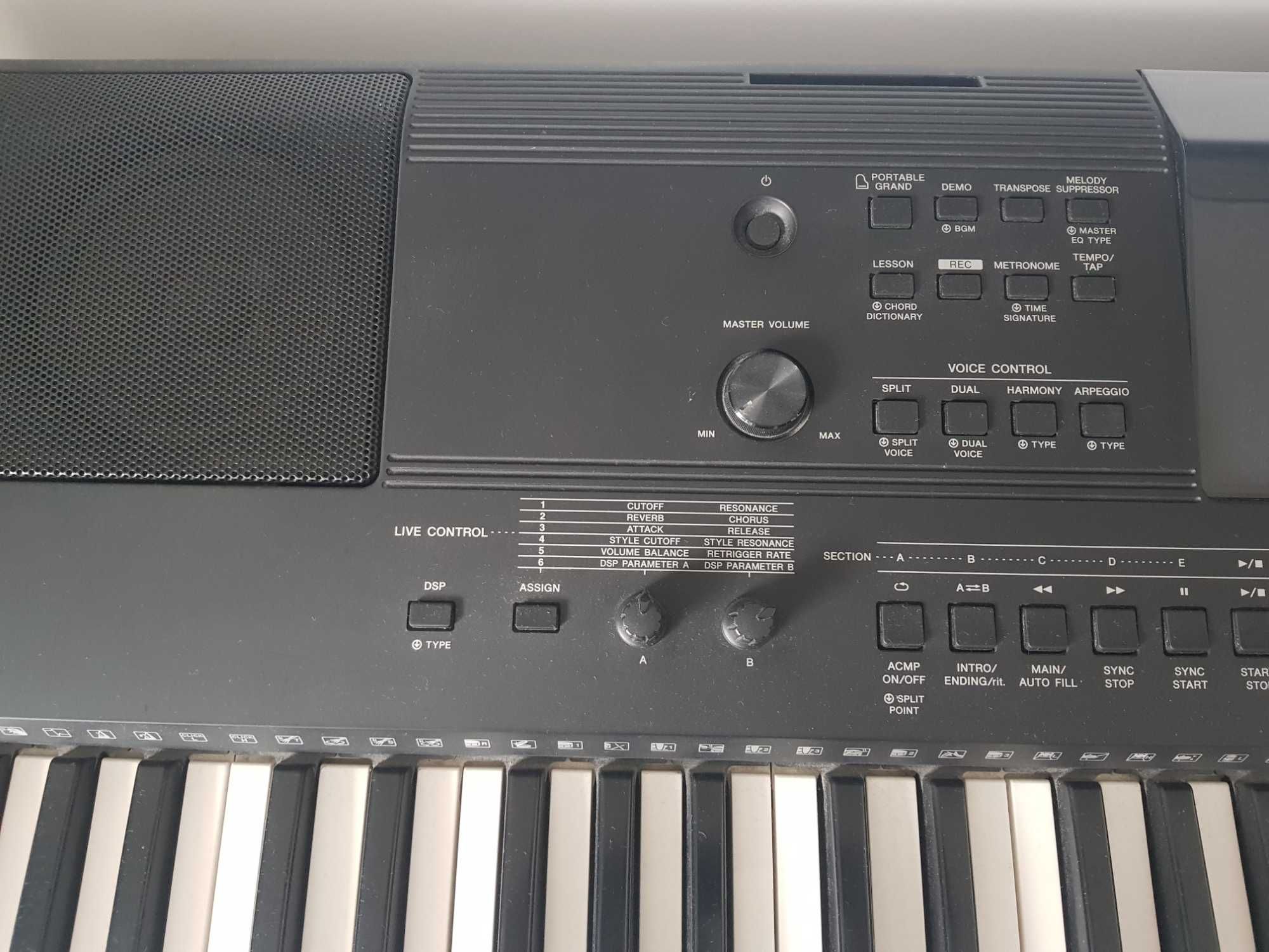 Yamaha PSR EW400 keyboard