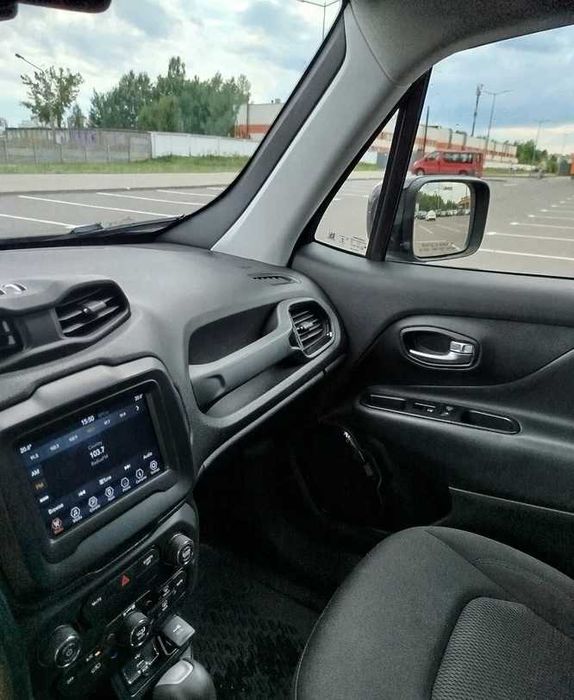 Jeep Renegade 2018 кросовер