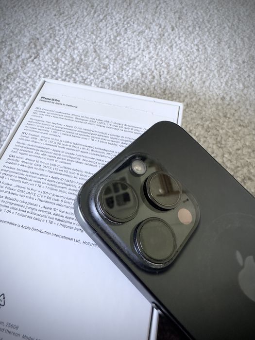 iPhone 15 Pro 256 GB Black Titanium – stan dobry
