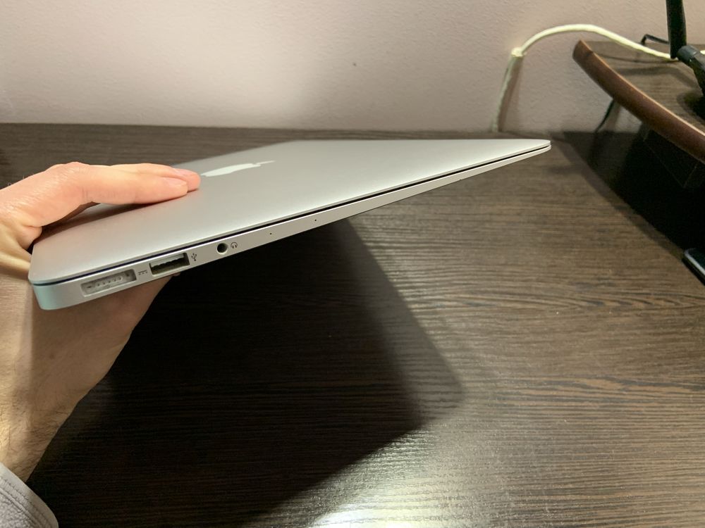 Продам MacBook Air 13 2017