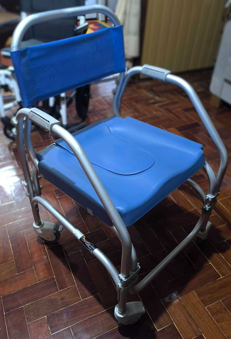 Cadeira de rodas sanitária - marca Orthos