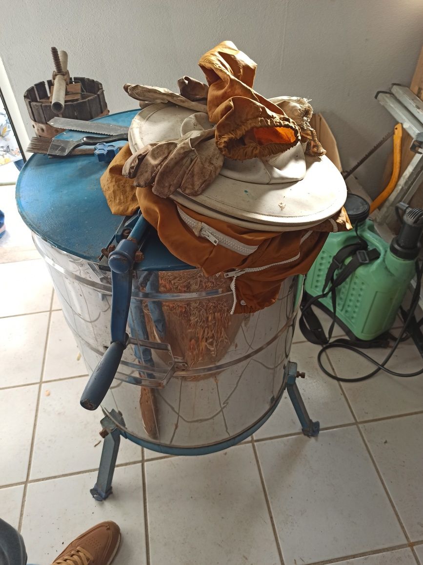 Extractor de mel com ferramentas