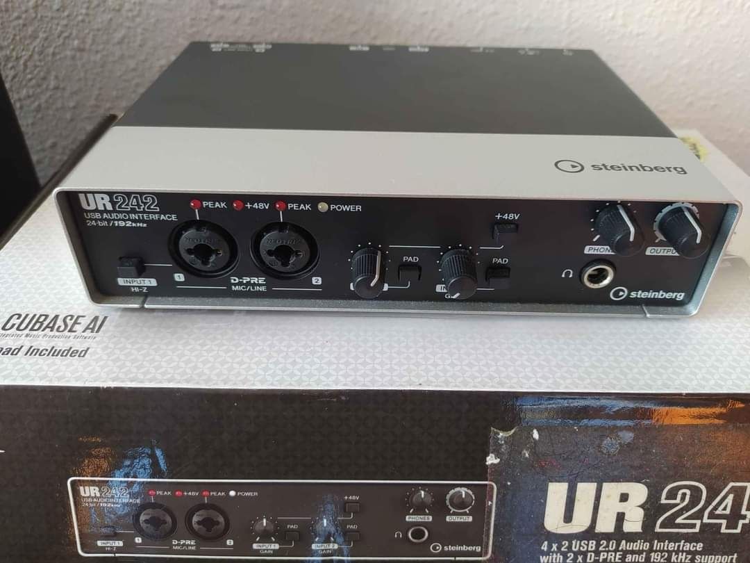 Interface de Áudio Steinberg 
O Steinberg UR242 é uma interface de áud