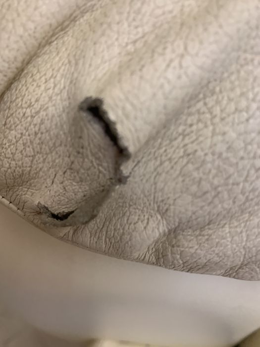 Диван кожаный бежевый