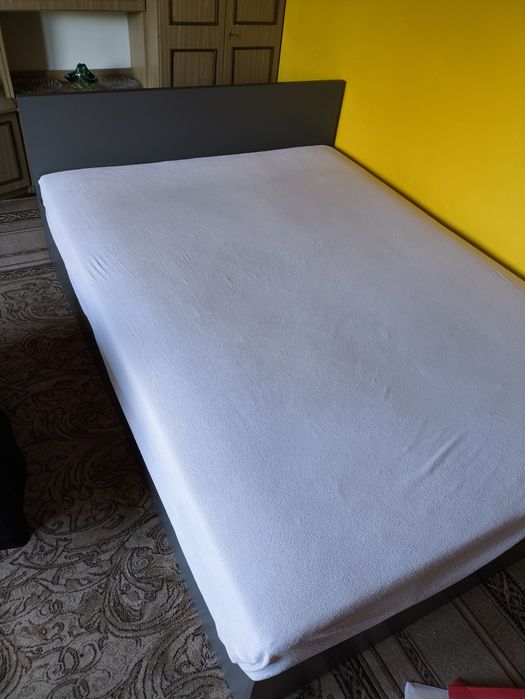 Sprzedam łóżko używane, z materacem lub bez.