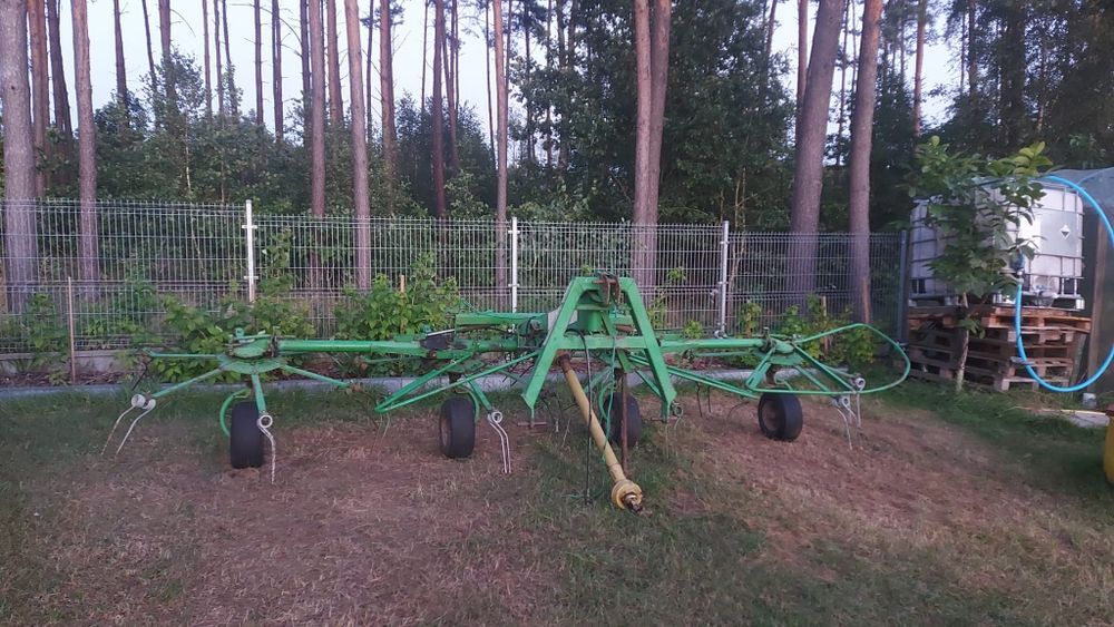 Rozgrabiarka przetrząsarka Stoll Hydro 550