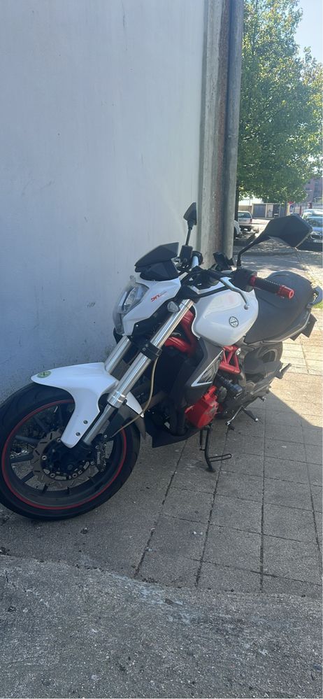 Moto benelli bn 302