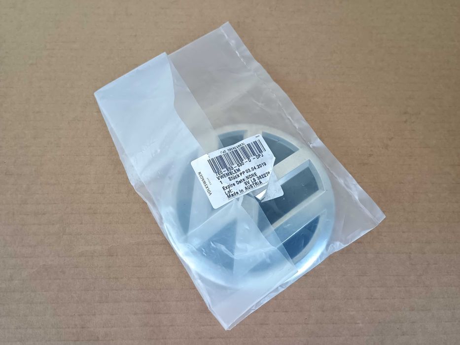 Emblemat znaczek logo VW T6 CADDY 7E0 NOWY ORYGINAŁ OE !!!