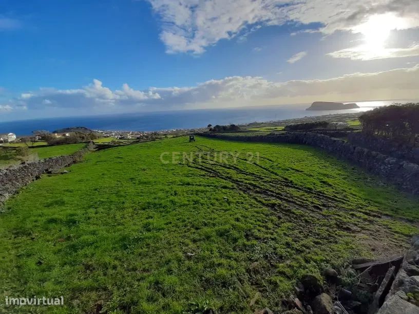 Terreno com excelente localização e com viabilidade  para construção.