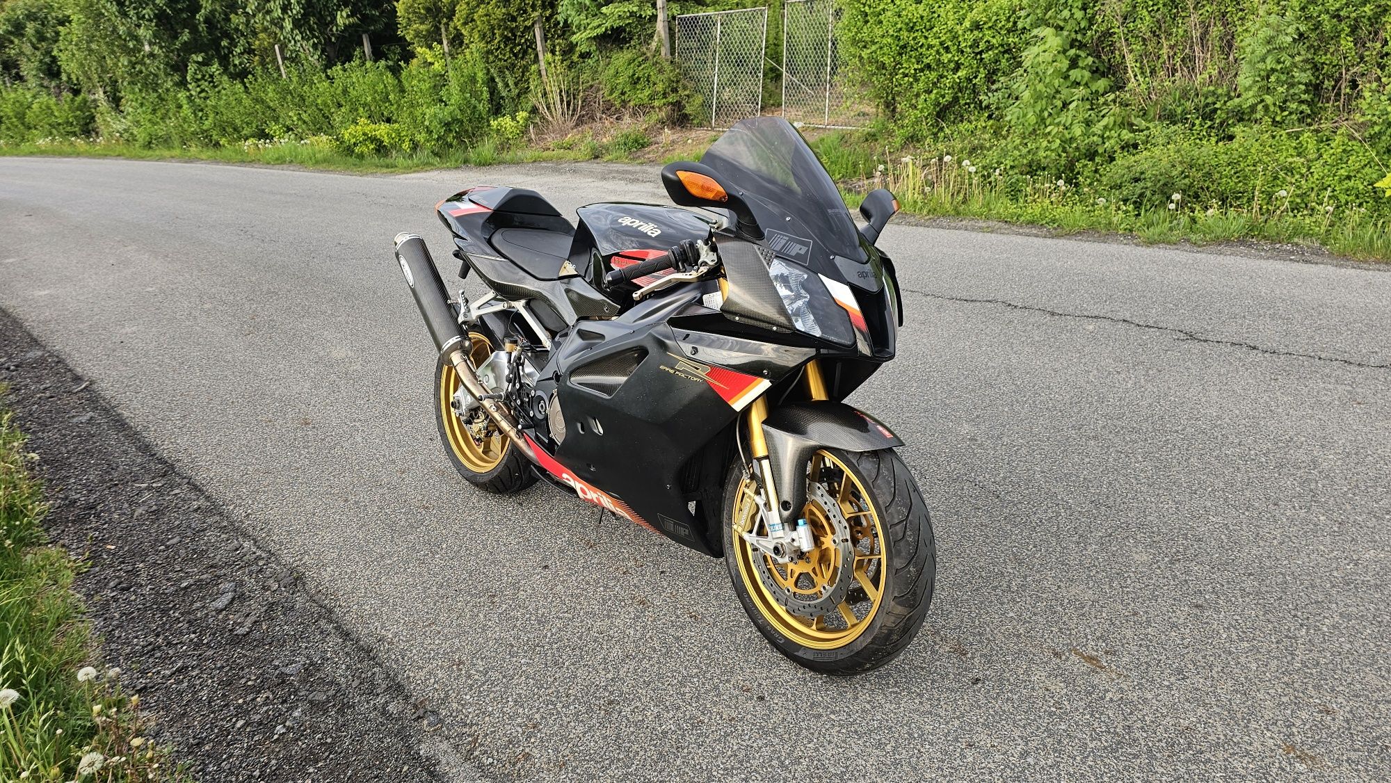 Aprilia RSV 1000 Factory rsv1000