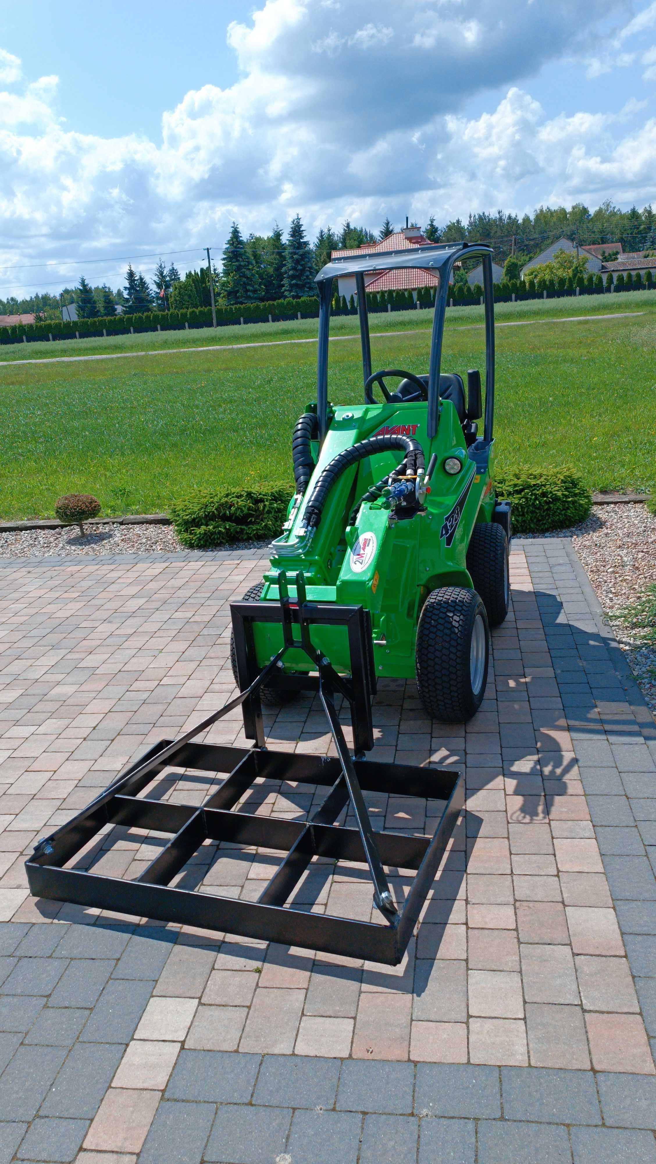 Wynajem minikoparka Kubota KX-019, Avant 423