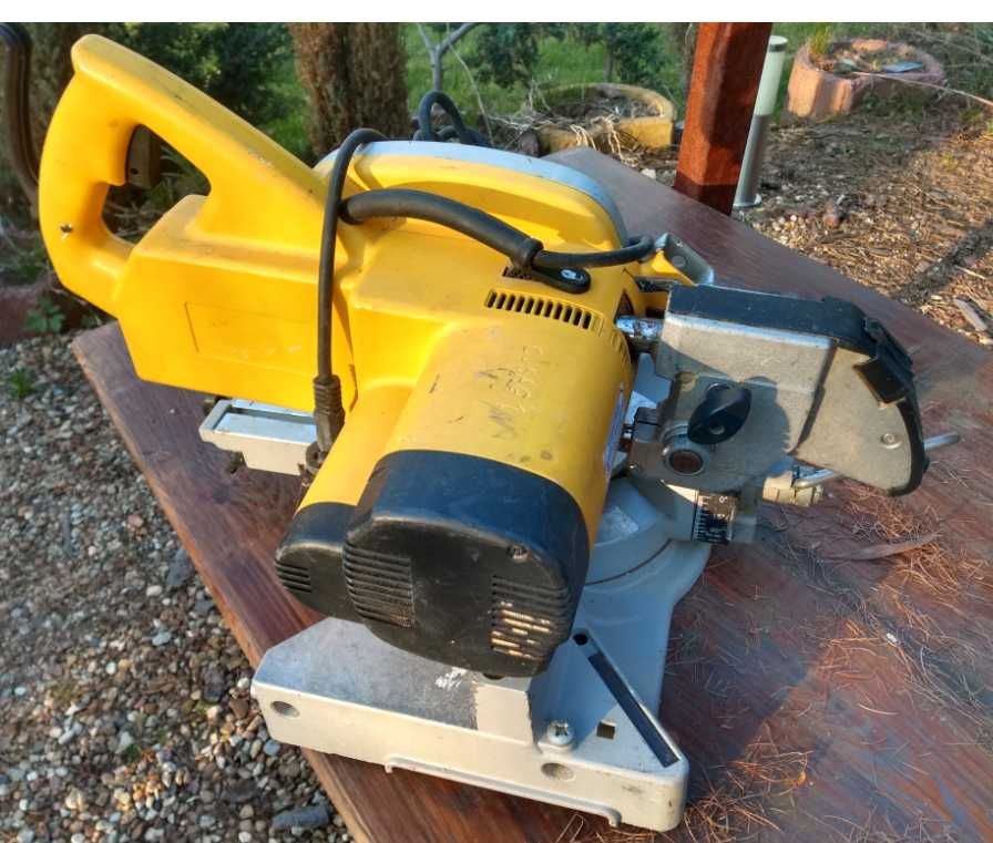 ukośnica piła ukośna DEWALT DW 707
