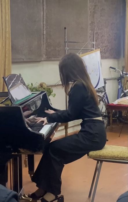 Викладач вокалу і фортепіано
