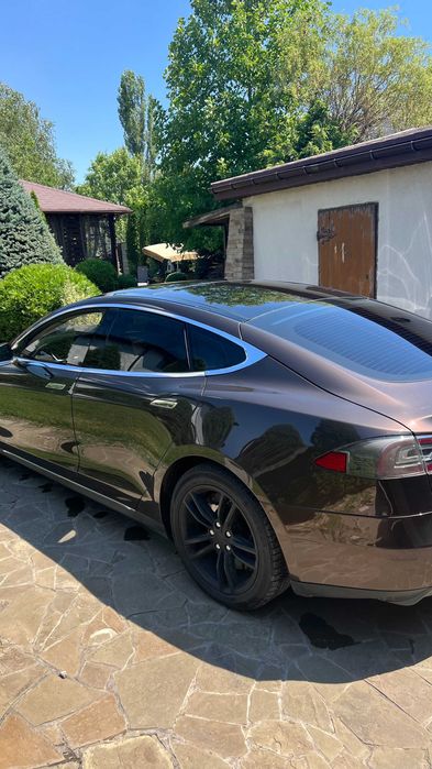 Tesla model S 60кВт 2013