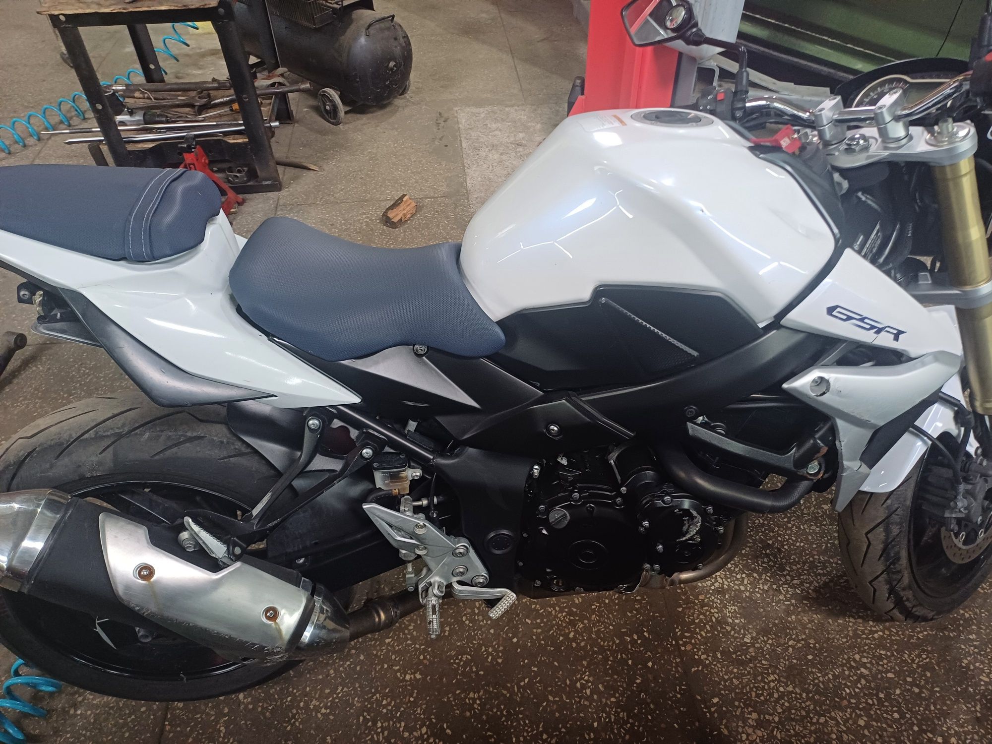 Продам Suzuki GSR 750 2017 года