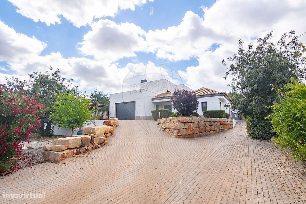 Moradia T4 para venda