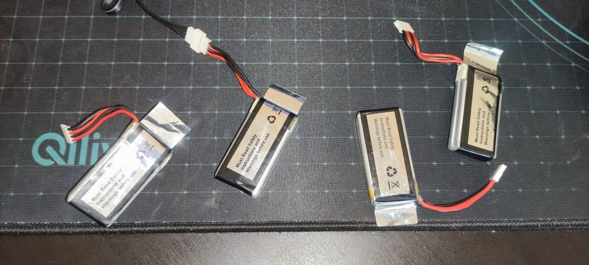 4 Baterias LIPO 402545 + carregador 3.7v 2x