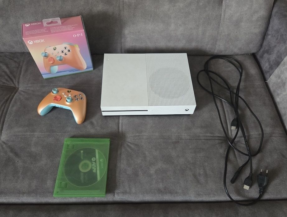 Konsola Xbox one s 1 T + limitowany pad OPI + gra Ea Fc 24 i osprzęt