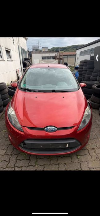 Ford Fiesta MK7 lekko uszkodzona