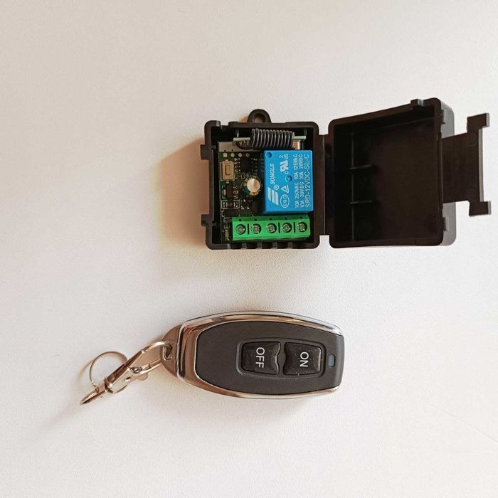 Радіореле для дистанційного керування  з пультом 12В 10А