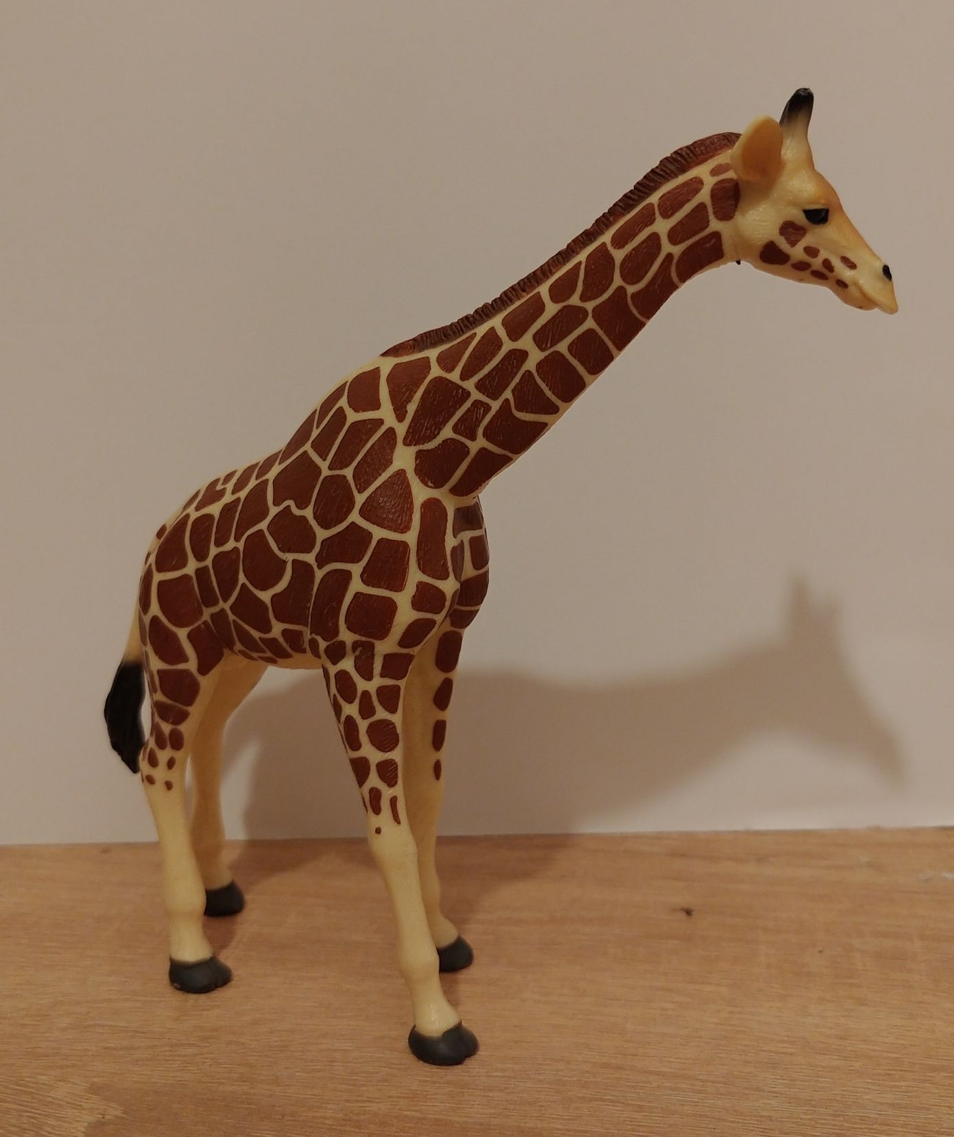 Żyrafa figurka Mojo 2010
