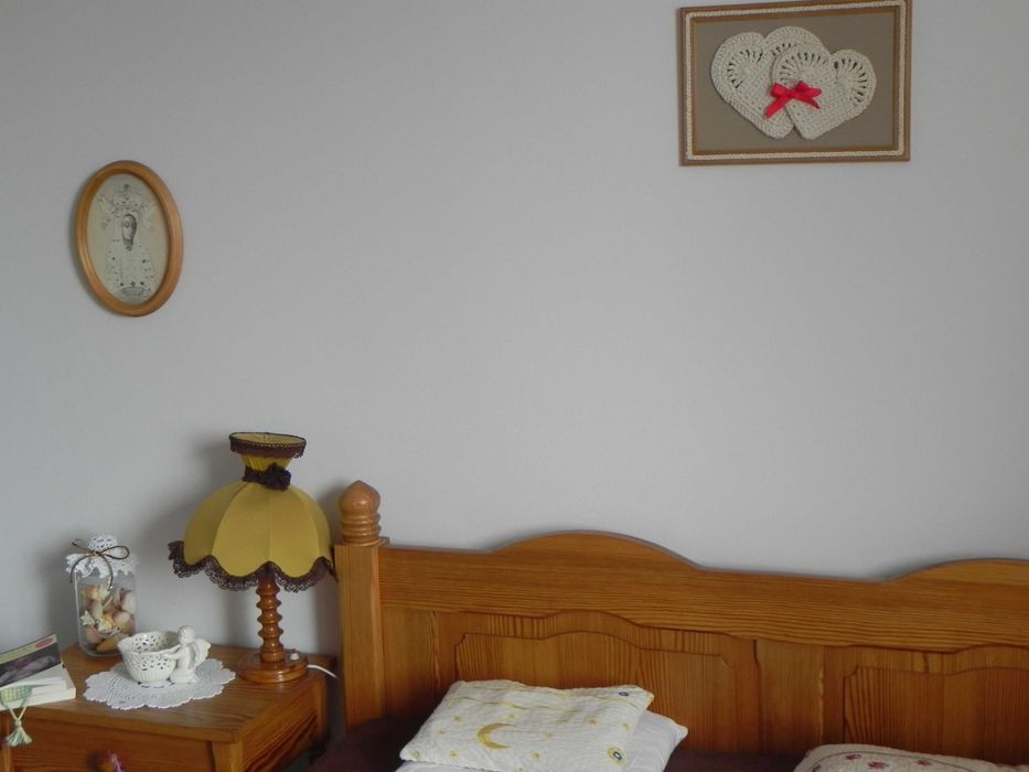 Łóżko drewno - sosna   plus 2 szafki