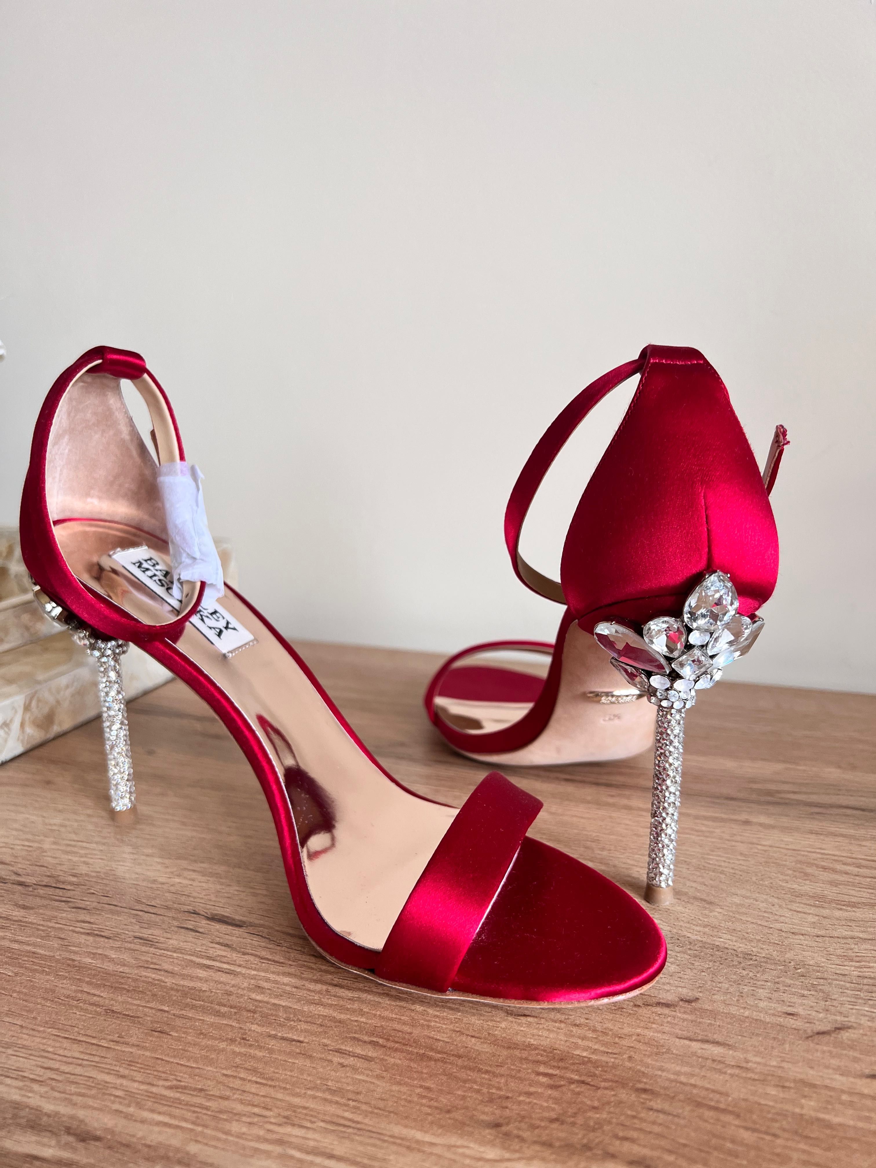 Nowe czerwone buty Badgley Mischka