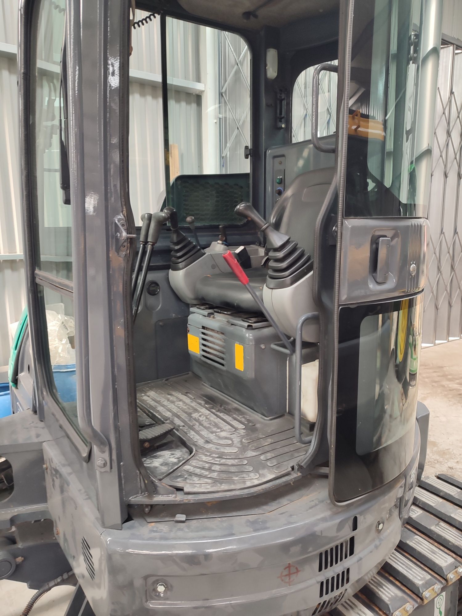 MINI Escavadora Kobelco