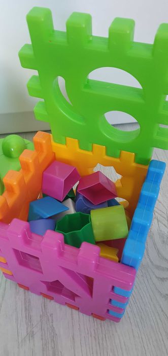 Ślimak Fisher Price i kostka z klockami