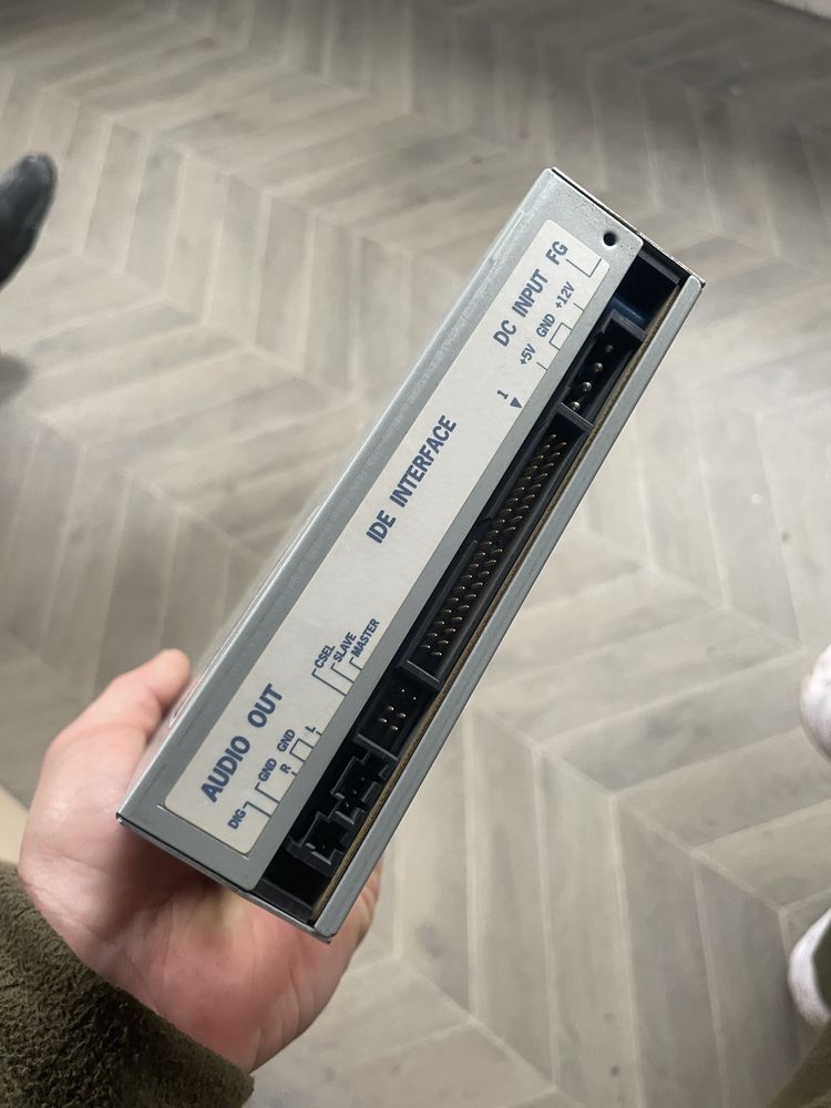 Продам дисковод CD-540E
