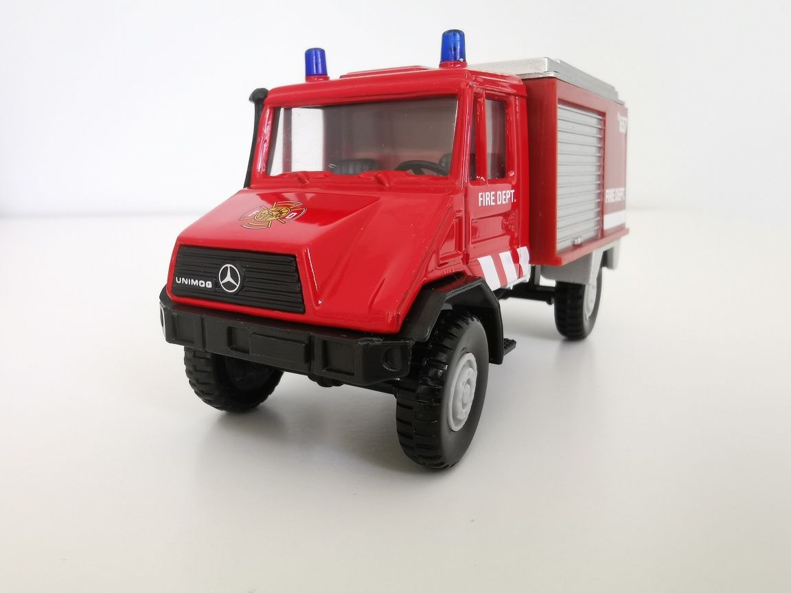 Welly Model Ciężarówka Mercedes-Benz Unimog Straż Pożarna 1:34