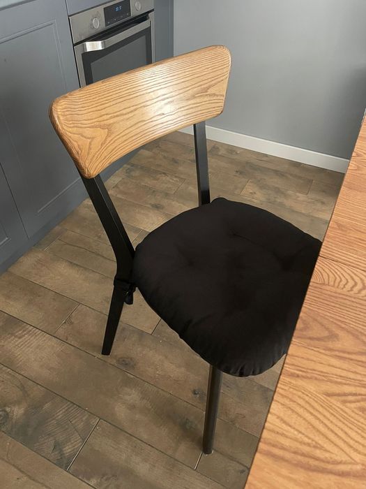 Комплект з чотирьох стільців (з натурального дерева)