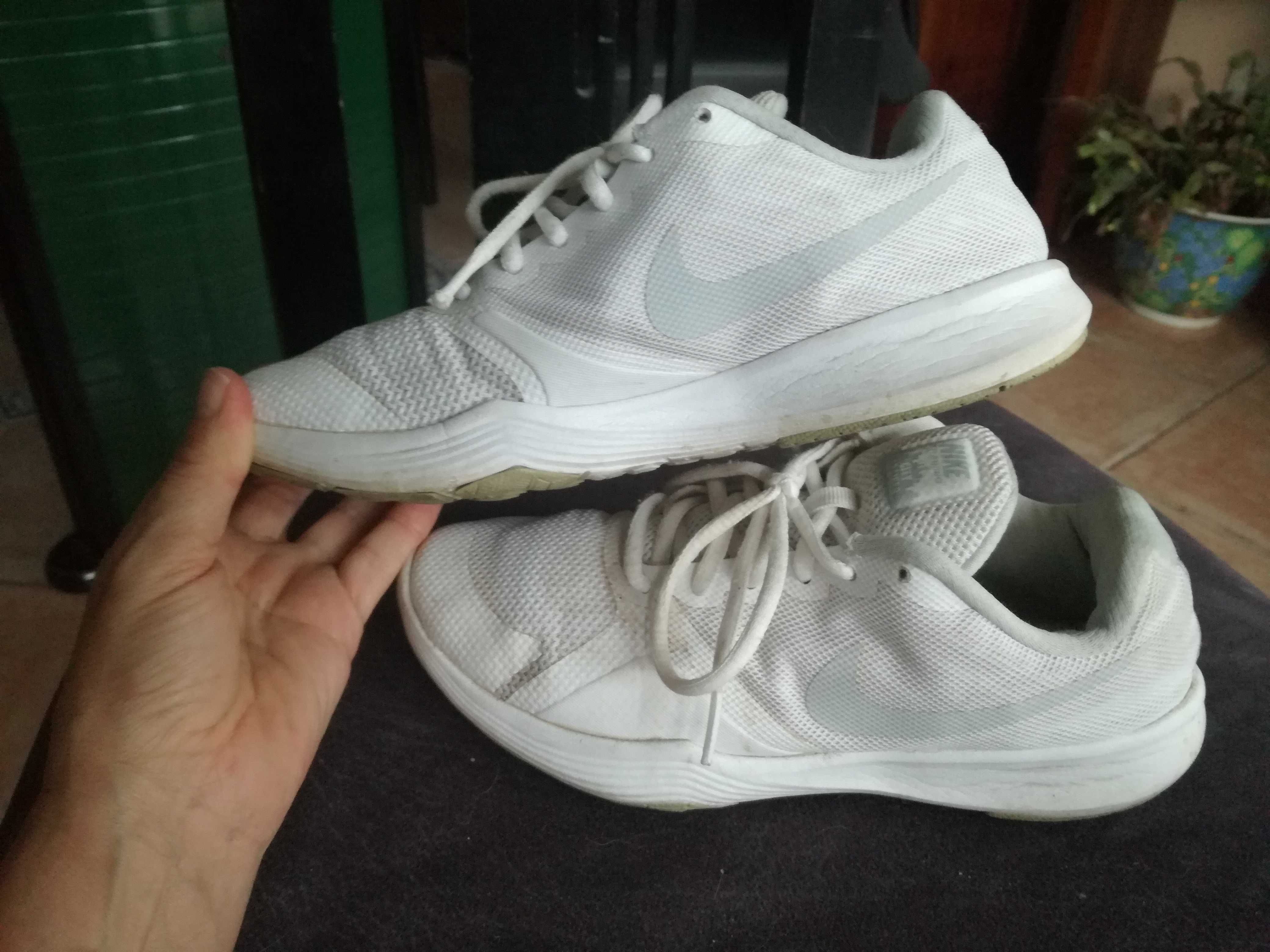 Tênis sapatilhas com atacadores brancas Nike