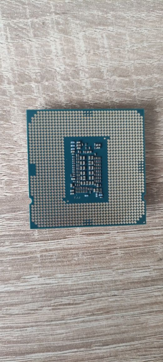 Procesor i3 10010f
