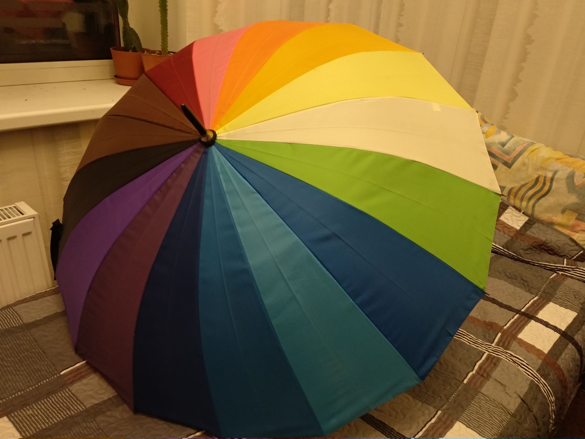 Зонт - трость.
Цвет - радуга