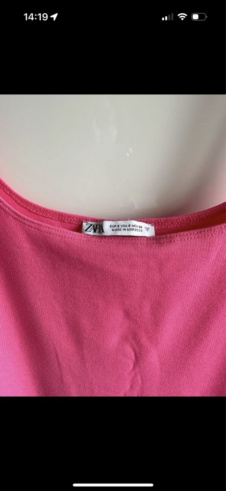 Różowa taliowana sukienka na ramiączkach Zara