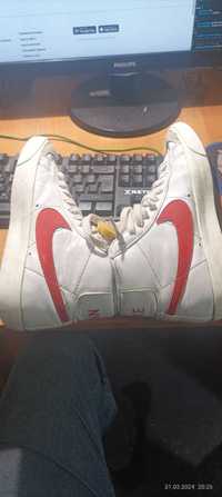 кросівки NIKE  BLAZER розмір 37,5