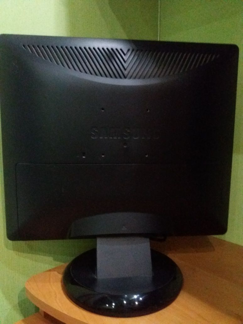 Продам монитор Samsung SyncMaster 931с