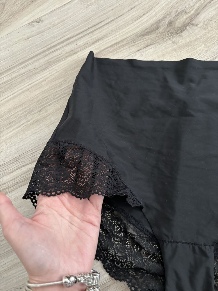 H&M czarne wysokie modelujace majtki 40L