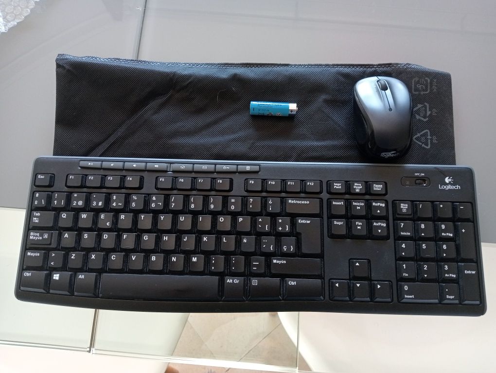 Conjunto teclado + rato Logitech, espanhol