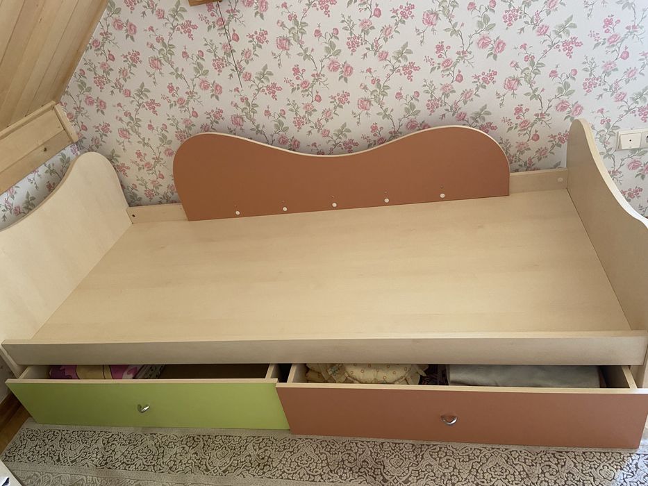 Дитяча спальня та пеленальний столик