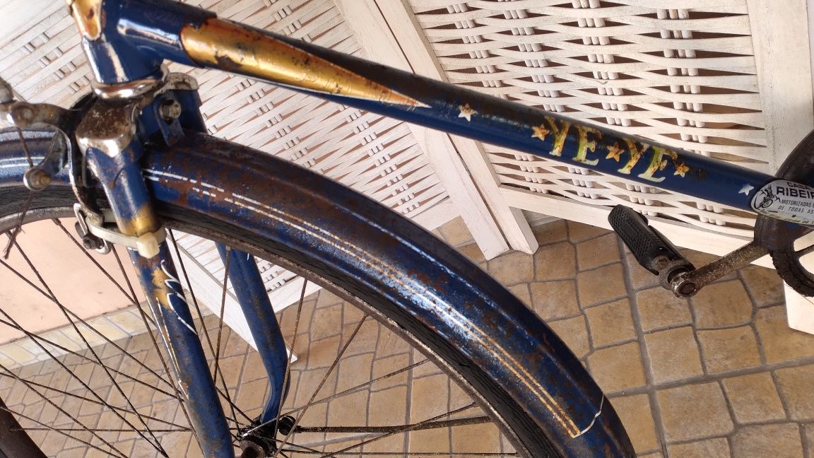 Tenho para vender 1 bicicBicicleta Ye-Ye de 1985 em bom estado