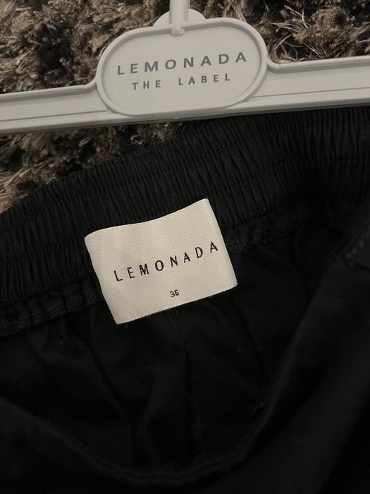 Spodnie czarne z lampasem Lemonada 36