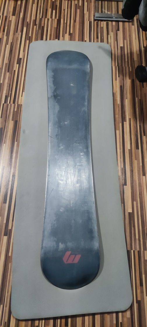 Deska snowboardowa Woox 163cm twarda