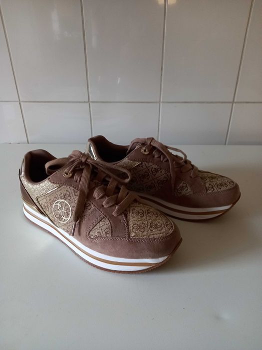 Sapatlha Guess de mulher