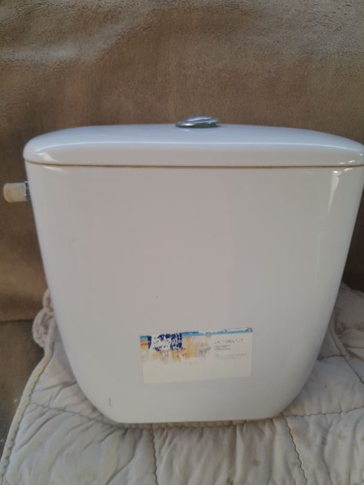 Продаєтьсч бачок до унітазу