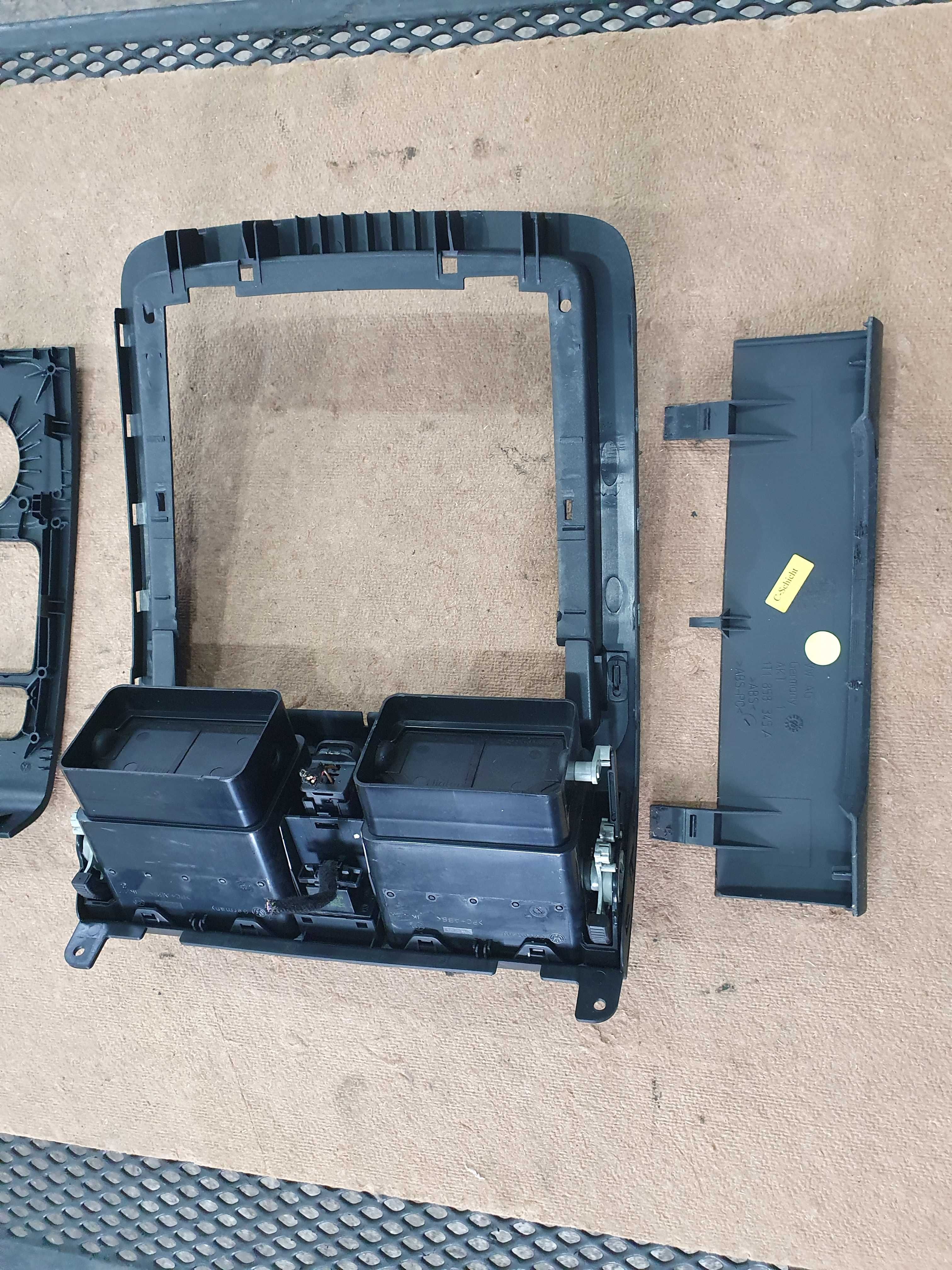 Panel konsola ramka kratka Vw Touran 04 rok kpl